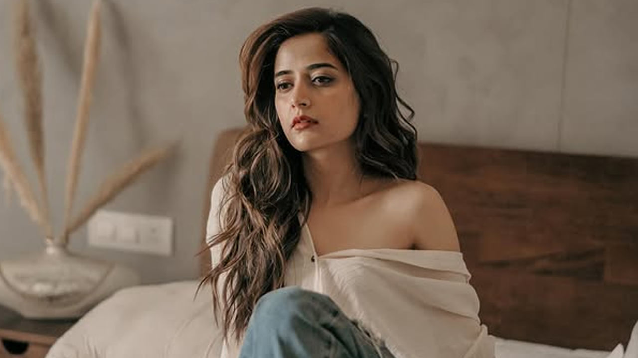 Dazzling Ashika Ranganath