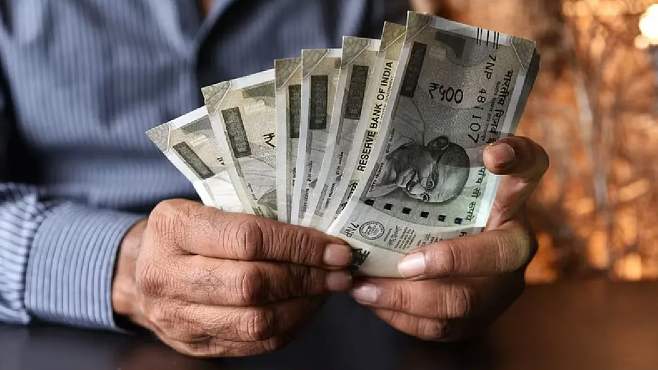 DA Hiked: ప్రభుత్వ ఉద్యోగులకు అదిరిపోయే న్యూస్.. భారీగా డీఏ పెంపు! వచ్చే నెల జీతంలో చెల్లింపు