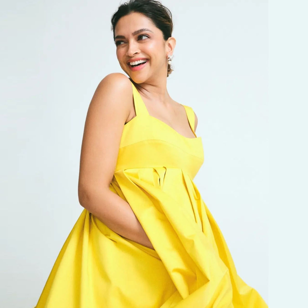 అల్లు అర్జున్, ప్రభాస్.. ఇద్దరితో ఒకేసారి నటించే అవకాశం వస్తే ఎవరితో నటిస్తారని ఎవరైనా హీరోయిన్‌ను అడిగితే ఏం చెప్తారు చెప్పండి..? అమ్మో చెప్పడం కష్టమే.. ఇద్దరూ ప్యాన్ ఇండియానే కదా.. డేస్ట్ అడ్జస్ట్ చేస్తాలెండీ ఇద్దరితో నటిస్తా అంటారు. 