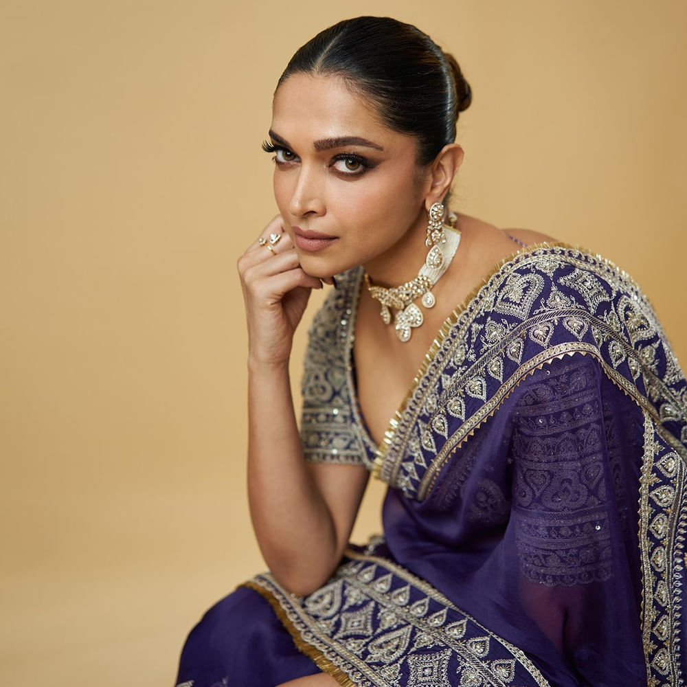 ఇందులో దీపికతో పాటు మృణాళ్ ఠాకూర్, జాన్వీ కపూర్ కూడా నటిస్తున్నారని తెలుస్తుంది. వాళ్ల వీడియోలు కూడా త్వరలోనే రానున్నాయి. 600 కోట్లతో ఈ సినిమాను తెరకెక్కిస్తున్నారు అట్లీ. 