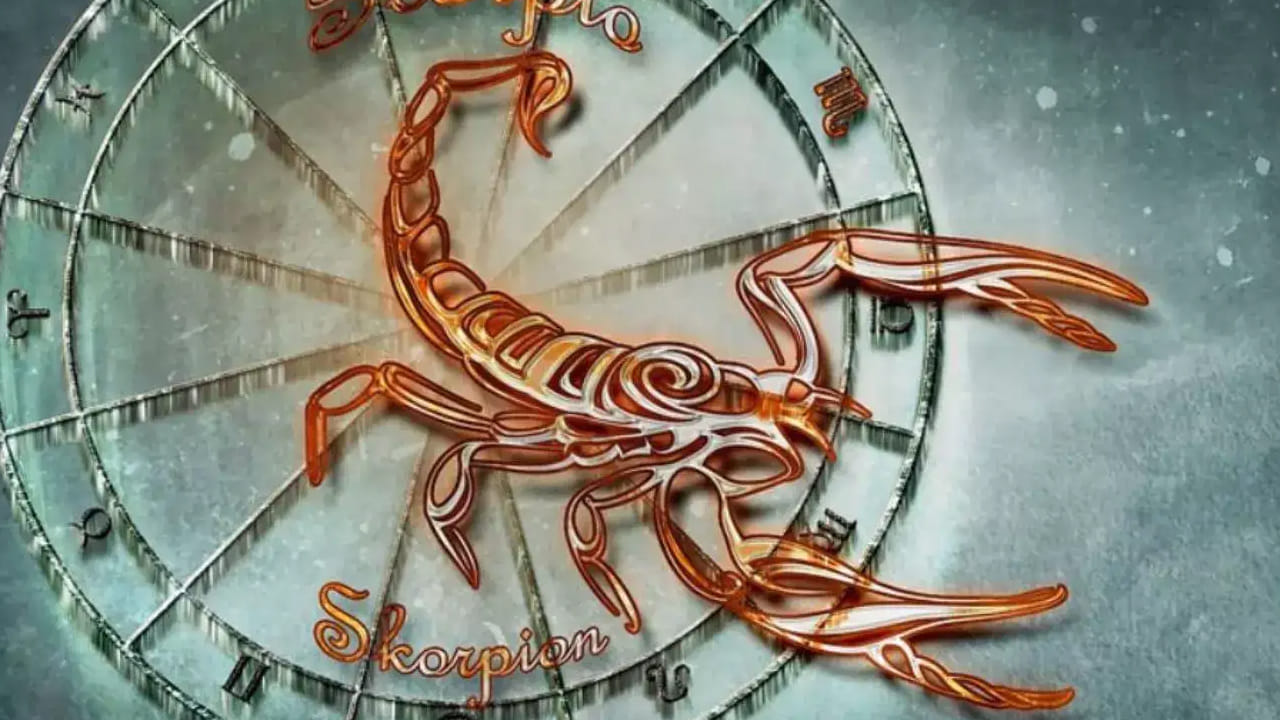 వృశ్చిక రాశి : శుక్రుడు సంపదకు మూలం. అయితే శుక్ర గ్రహం, అంగరాక గ్రహం కలయికతో ధన శక్తి రాజయోగం ఏర్పడుతుంది. ఇది వృశ్చిక వారి జీవితంలో ఆనందాన్ని తీసుకరాబోతుంది. అంతే కాకుండా వీరికి అదృష్టం తలుపు తడుతుంది. వీరు నక్కతోక తొక్కుతున్నారు అనడంలో సందేహం లేదు . ఎందుకంటే అంతగా అవకాశాలు వచ్చి చేరుతాయి. ఉద్యోగంలో ప్రమోషన్స్ అందుకునే ఛాన్స్ ఉంది.అప్పుల నుంచి విముక్తి పొందుతారు.