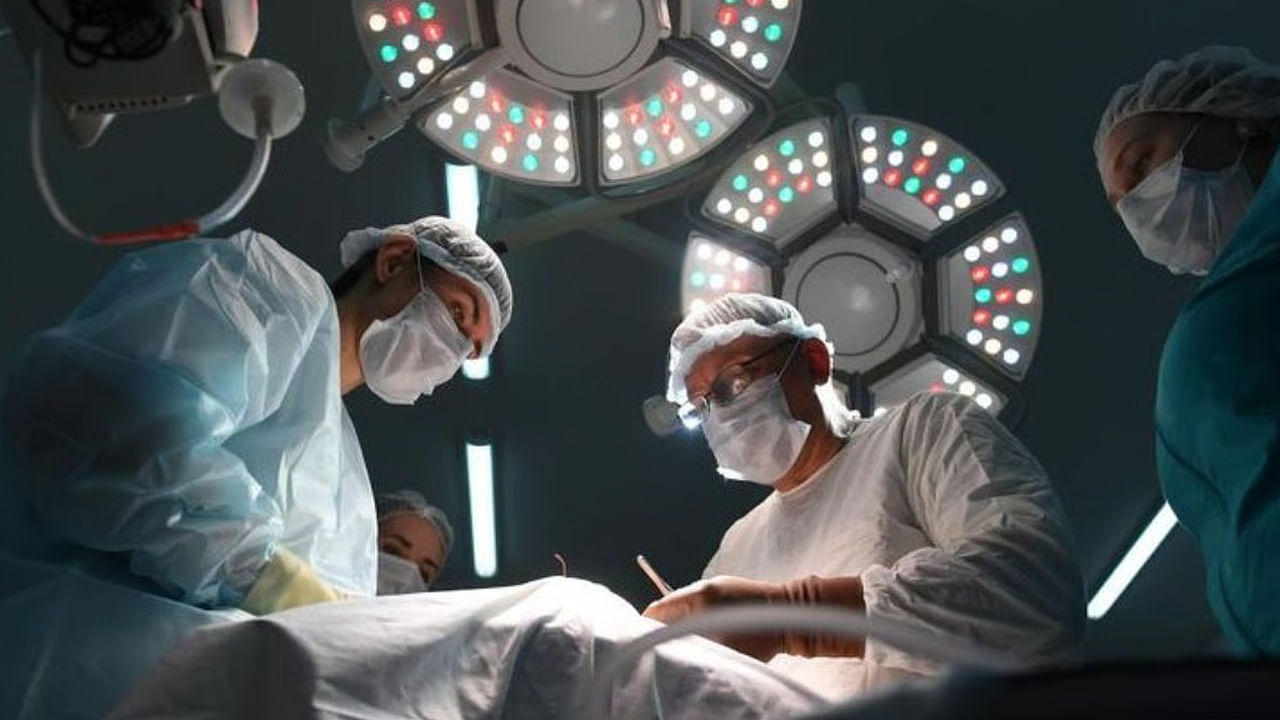 Viral: మోకాలి పుండ్లు, తీవ్రమైన వాంతులతో ఆస్పత్రికి మహిళ - టెస్టులు చేయగా.. కడుపులో 10 కేజీల