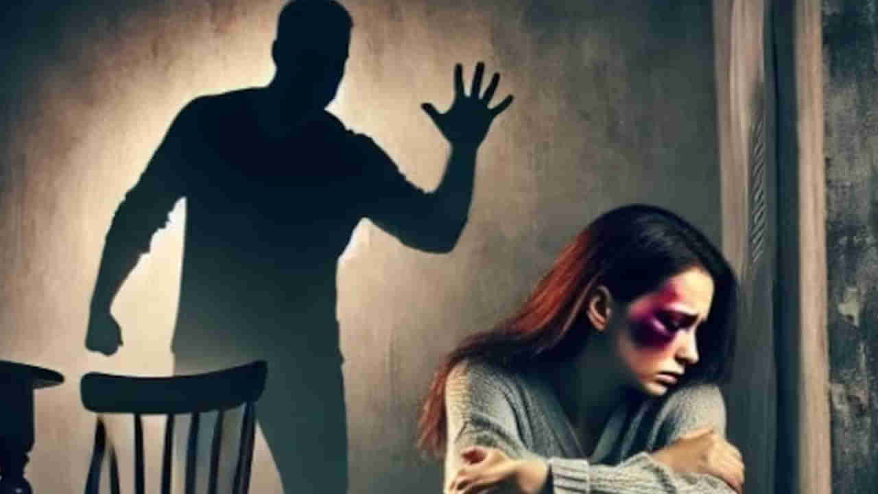 దారుణం.. భార్యపై అనుమానంతో చిత్రహింసలు.. పోలీసు ఫిర్యాదులో చెప్పలేని..