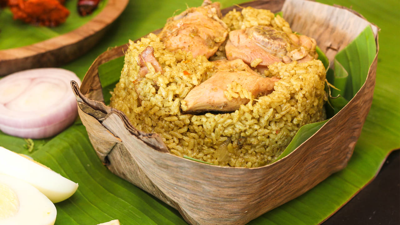 డోన్ బిర్యానీ అనేది కర్ణాటక సిగ్నేచర్ బిర్యానీ. ఇది చికెన్, మటన్, వెజ్ అని చాల రకాలుగా దొరుకుతుంది. చాల రుచిగా ఉంటుంది. జీవితం ఒక్కరసరైన ట్రై చెయ్యాలి. ఇది బాస్మతి బియ్యం వలె కాకుండా చిట్టి ముత్యాల బియ్యంతో తయారు చేయబడుతుంది. 