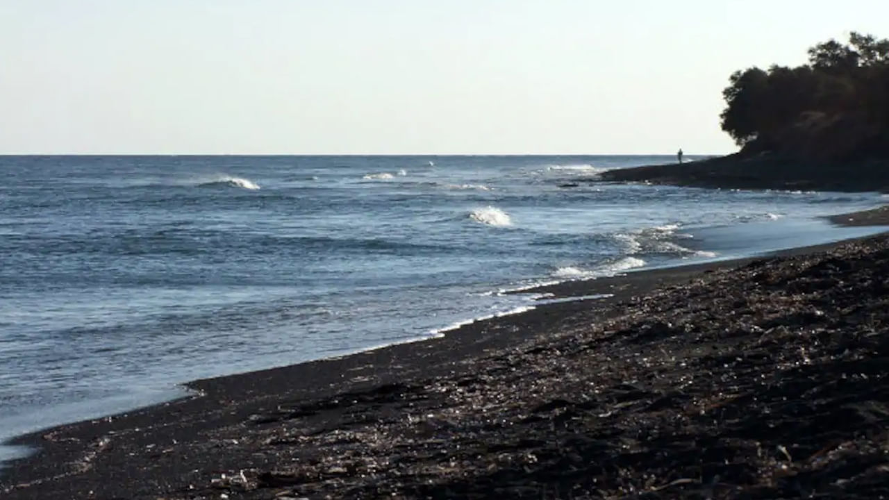 Dumas Beach