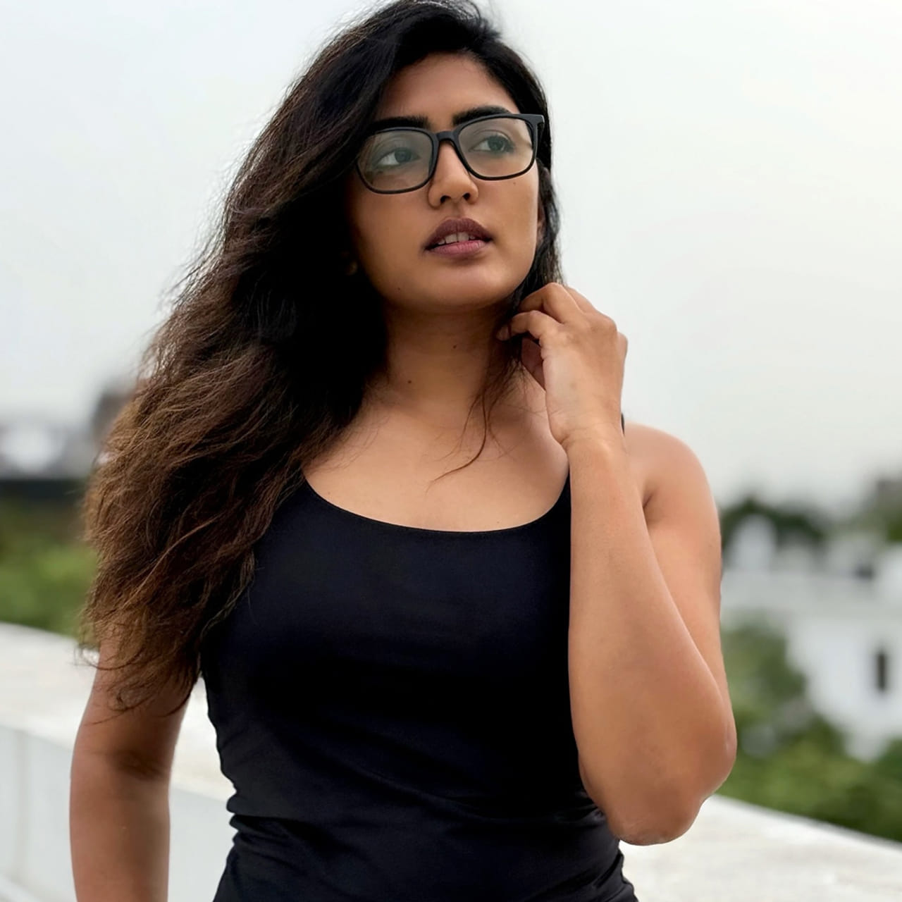 తెలుగు అమ్మాయి ఈషా రెబ్బ హీరోయిన్ గా రాణించలేకపోతుంది. కెరీర్ స్టార్టింగ్ లో హీరోయిన్ గా సినిమాల్లో నటించి మెప్పించింది ఈషా రెబ్బ. తన అందంతో.. అభినయంతో ఆకట్టుకుంది ఈ ముద్దుగుమ్మ.