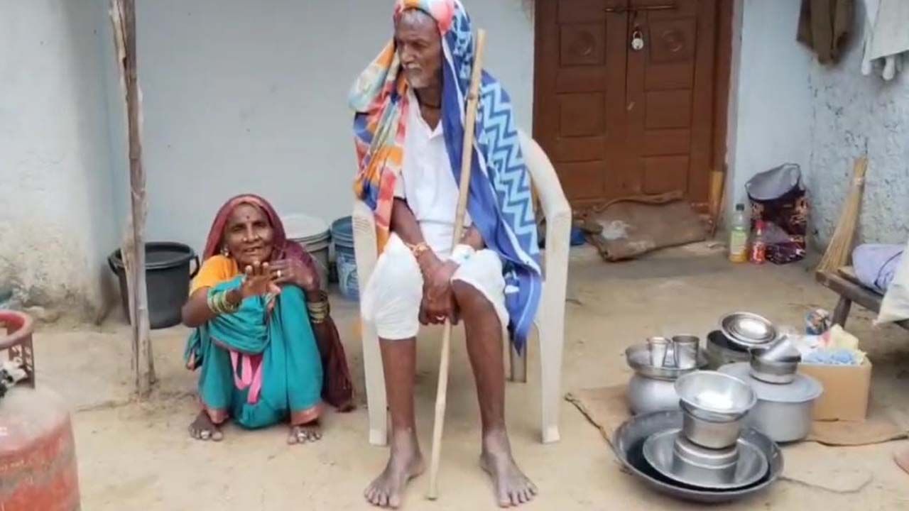 మానవత్వాన్ని మరిచిన కర్కశ కొడుకు.. జీవిత చరమాంకంలో వృద్ధ దంపతుల ఆపసోపాలు!