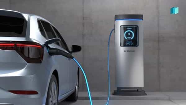 EV Car: ఈవీ కారు వాడే వారికి అలెర్ట్.. ఈ జాగ్రత్తలు తీసుకోపోతే ఇక అంతే..!