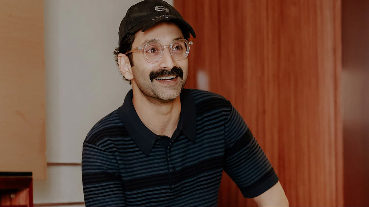 ఇక ఇప్పుడు ఒక్కో సినిమాకు అత్యధిక పారితోషికం తీసుకుంటున్నారు. అలాగే ఇతర హీరోల మాదిరిగానే ఫహద్ సైతం ఆటో మొబైల్స్ పట్ల విపరీతమైన ఆసక్తి ఉన్న నటుడు. అతడి వద్ద అనేక లగ్జరీ కార్లు ఉన్నాయి. ఇక ఇప్పుడు ఫహద్ ఫాసిల్ అరుదైన కారును కొన్నాడు. అతడి గ్యారేజీలోకి వోక్స్వ్యాగన్ గోల్ఫ్ GTI కారు వచ్చింది. 