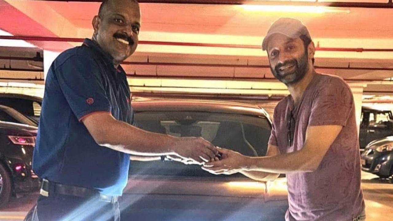 అలాగే ఈ కారులో అద్భుతమైన బ్రేకింగ్ సిస్టమ్, ఇంటీరియర్, భద్రతా వ్యవస్థలు, ముఖ్యంగా వేడి-వెంటిలేటెడ్ సీట్లు ఉన్నాయి.వోక్స్‌వ్యాగన్ గోల్ఫ్ GTI కంటే చాలా ఖరీదైన కార్లు ఫహద్ ఫాసిల్ ఇంట్లో ఉన్నాయి. రెండు కోట్ల విలువైన ఫెరారీ 911 సెర్రెరా, ఐదు కోట్ల విలువైన మెర్సిడెస్ బెంజ్ G63 AMG, నాలుగున్నర కోట్ల విలువైన లంబోర్గిని ఉరుస్, ల్యాండ్ రోవర్ డిఫెండర్ ఉన్నాయి. 