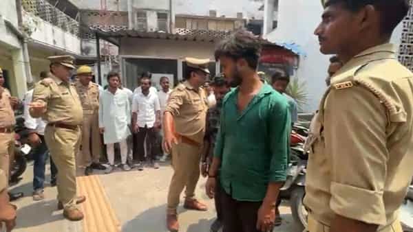 21 మంది నకిలీ పూజారులు అరెస్ట్..! కాశీలో పూజల పేరుతో..