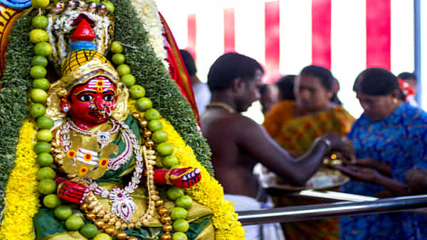 Family Deity: ఈ కష్టాల నుంచి కులదేవత మాత్రమే గట్టెక్కించగలదు.. మీ ఇంటి దేవతను తెలుసుకోవడం ఎలా?