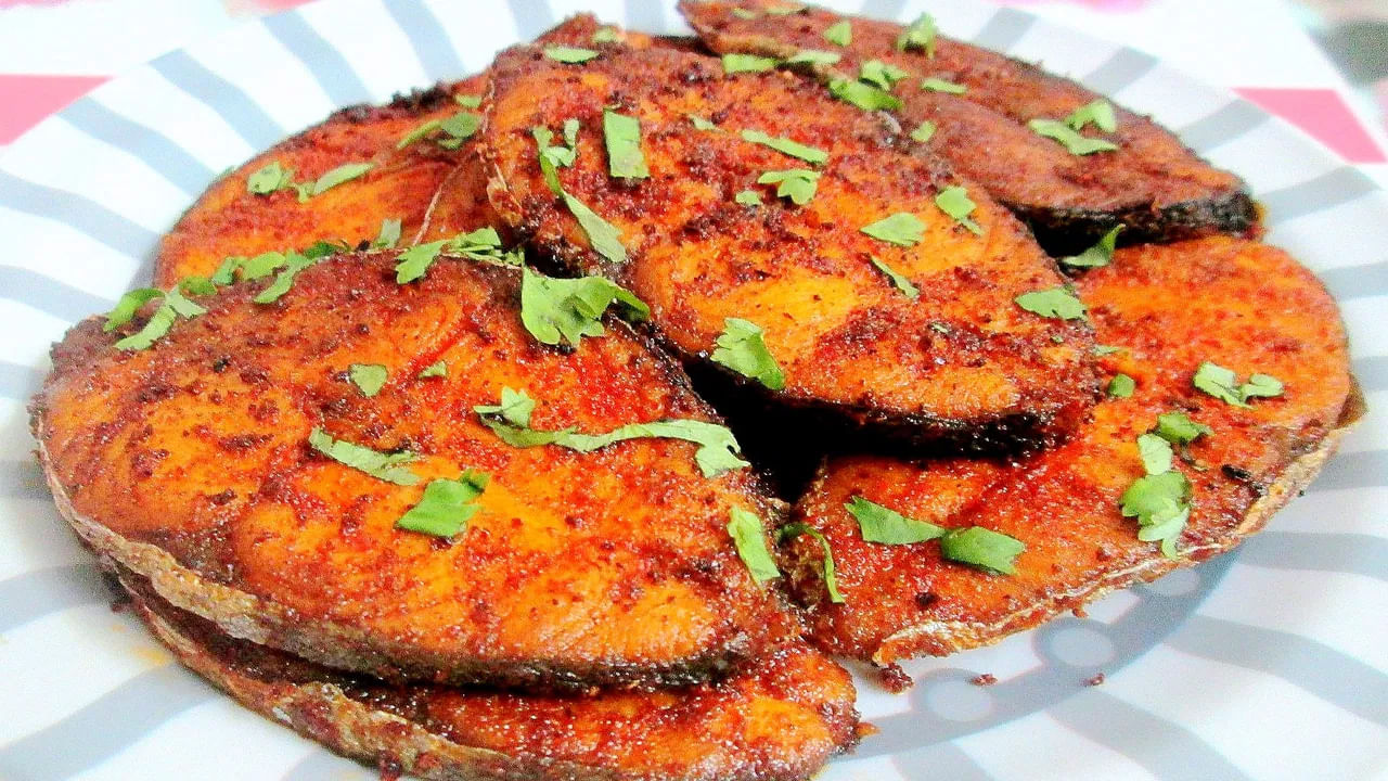 సీఫుడ్ లో చేపలు, రొయ్యలు, పీతలు ఇలా అనేక రకాలున్నాయి. కానీ వీటన్నిటిలోనూ చేపలు వెరీ వెరీ స్పెషల్. వీటిని చాలామంది ఇష్టంగా తింటారు. శరీరానికి కావాల్సిన పోషకాలన్నీ చేపల్లో ఉన్నాయి. వీటిని ఆహారంగా తినడం వలన శరీరానికి కావాల్సిన ఒమెగా 3 ఫ్యాటీ యాసిడ్లు అందుతాయి.