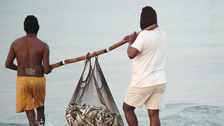 డ్రెస్ కోడ్ తనిఖీ అంటూ అమ్మాయిలతో చూడండి ఎంత అసభ్యంగా ప్రవర్తించారో..?