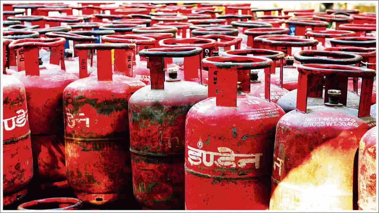 Gas Cylinder: వంటగది గ్యాస్ సిలిండర్‌కు ఎరుపు రంగు ఎందుకు ఉంటుంది? అసలు రహస్యం ఇదే?