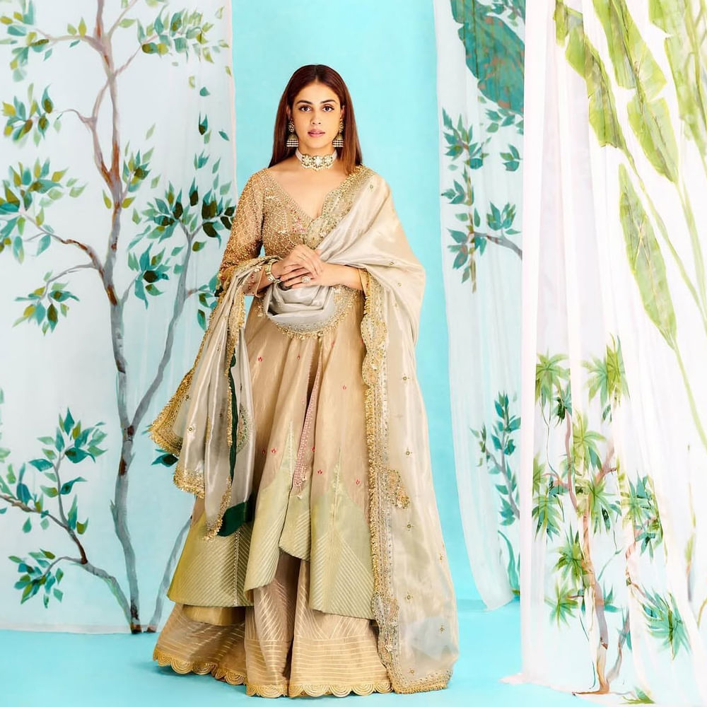 కానీ కొంతమంది పీఆర్ లు ఇలాంటి వార్తలను సృష్టించారని.. కాబట్టి అలాంటి వార్తలు ఎందుకు ప్రచారం చేశారో వారినే అడగాలని తెలిపింది. జెనీలియా, జాన్ అబ్రహం కలిసి పనిచేసిన సినిమా ఫోర్స్, 2011లో విడుదలైన ఈమూవీకి మంచి రెస్పాన్స్ వచ్చింది. ఈ మూవీ చిత్రీకరణ సమయంలోనే వీరిద్దరి పెళ్లి జరిగిందనే ప్రచారం నడిచింది.