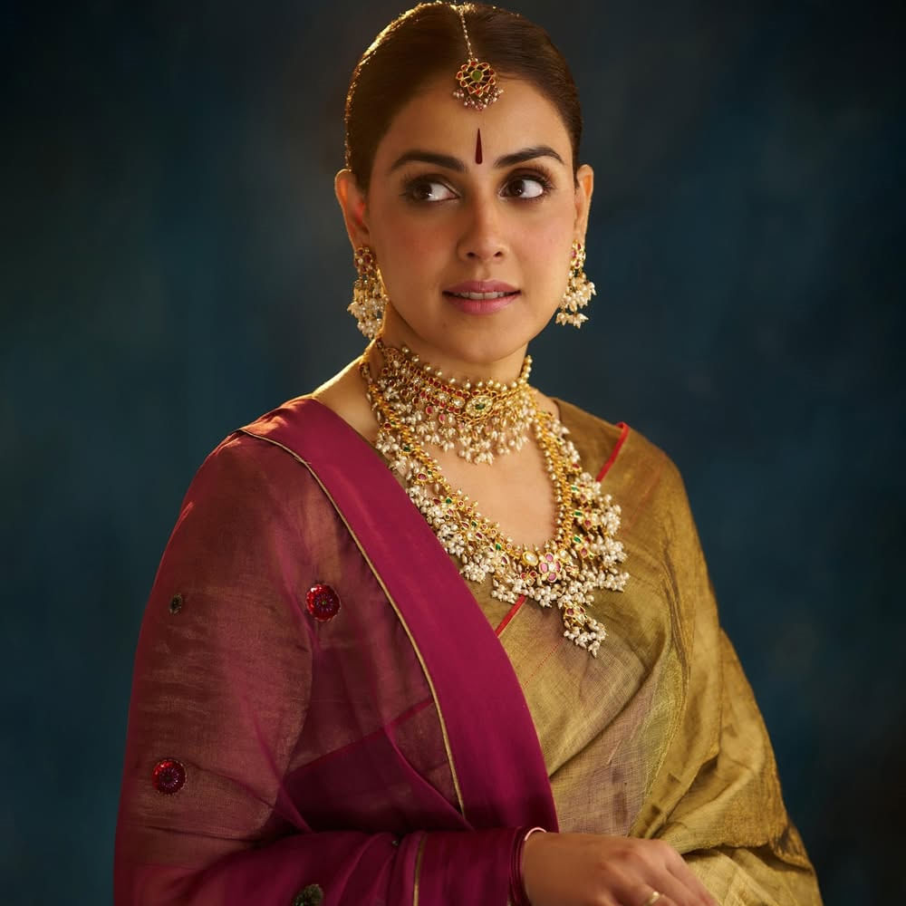 సీన్ లో భాగంగా పంతులుగారు వీరిద్దరికి నిజమైన పెళ్లి చేసేశారని పెద్ద ఎత్తున ప్రచారం నడిచింది. ఇదిలా ఉంటే.. మొదటి సినిమాతోనే నటుడు రితేశ్ దేశ్ ముఖ్ తో ప్రేమలో పడింది జెనీలియా. కొన్నాళ్లపాటు ప్రేమలో ఉన్న వీరిద్దరు పెద్దల సమక్షంలో పెళ్లి చేసుకున్నారు. చాలా కాలం తర్వాత జెనీలియా అమీర్ ఖాన్ జోడిగా సితారే జమీన్ పర్ చిత్రంలో నటించింది.