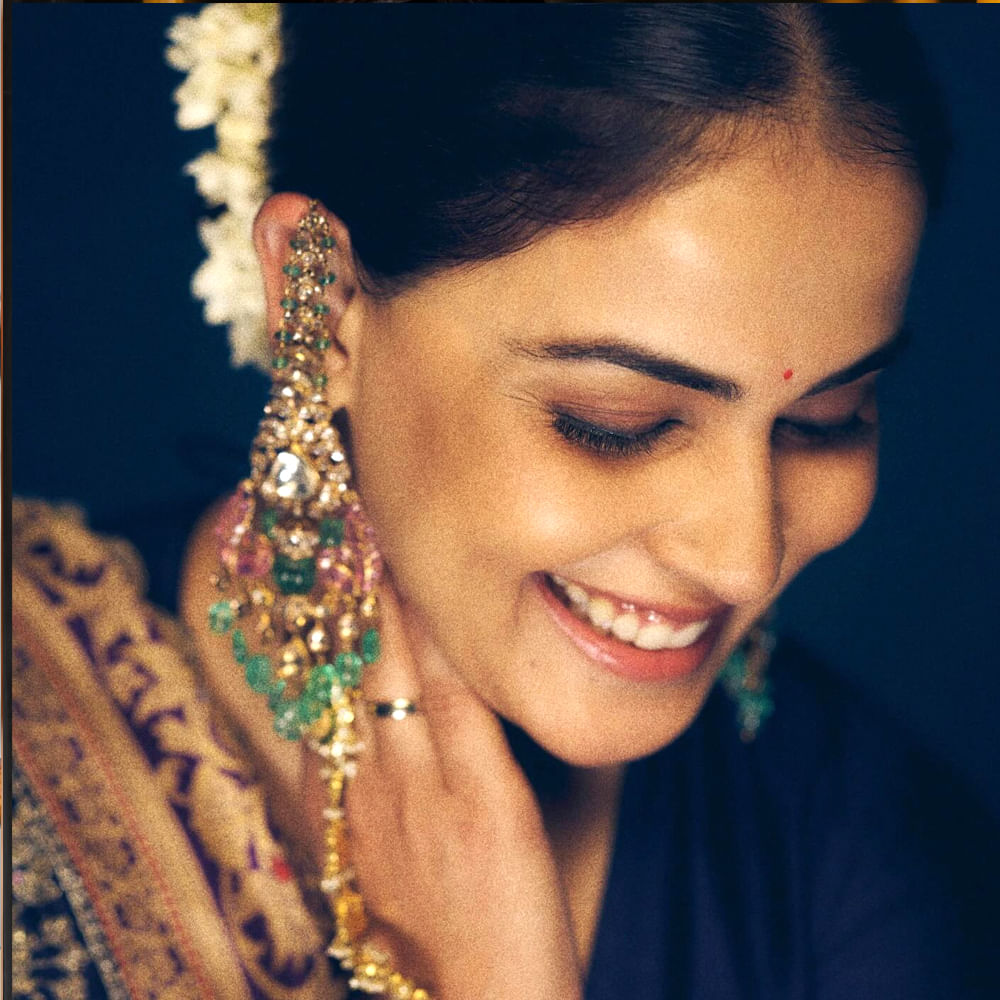 ఆతర్వాత టాలీవుడ్ కు దూరం అయ్యింది. బాలీవుడ్ లో వరుసగా సినిమాలు చేసి మెప్పించింది హిందీలో మస్తీ (2004), జానే తు... యా జానే నా (2008), తమిళంలో సంతోష్ సుబ్రమణియం (2008) వంటి చిత్రాల్లో నటించి విజయం సాధించింది. ఇప్పటికీ తరగని వయసుతో జెనీలియా పేక్షకులను కట్టిపడేస్తుంది. సోషల్ మీడియాలో ఆమె ఫోటోలు తెగ వైరల్ అవుతున్నాయి.