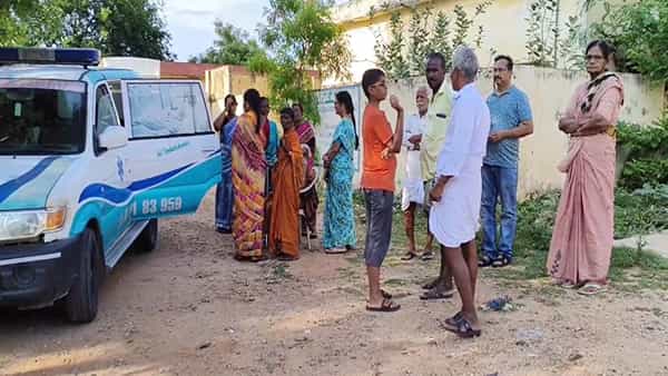 స్నానం చేయడానికి బాత్రూంలోకి వెళ్లిన వృద్ధురాలు.. ఒక్కసారిగా గీజర్ నుంచి మంటలు..!