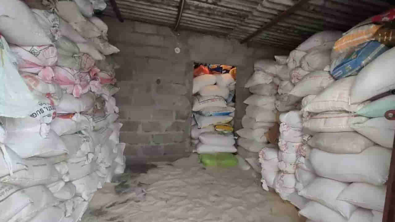 Kurnool: గోదాంలో రేషన్ బియ్యం బస్తాలు సీజ్.. కట్ చేస్తే.. తెల్లారి రెవెన్యూ అధికారులు లెక్కపెట్టగా..