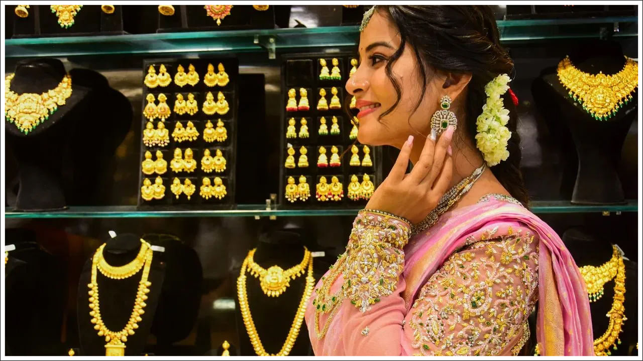 Gold rate today: గుడ్ న్యూస్​- తగ్గిన బంగారం ధరలు- ఏపీ, తెలంగాణలో జూన్​23న తులం ఎంతంటే?