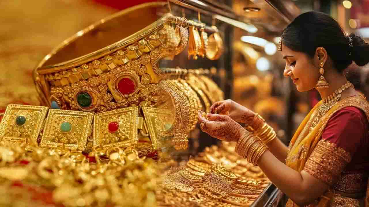 Gold Price: మళ్లీ బంగారం ధరలకు రెక్కలు.. తులం ధర ఎంతో పెరిగిందో తెలుసా..?