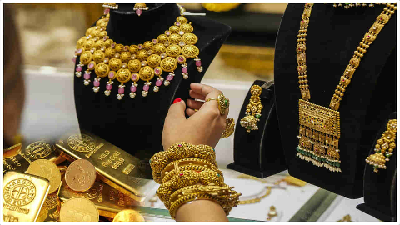 Gold Rate Today: అలర్ట్.. దిగివస్తున్న బంగారం ధరలు..! తులం ధర ఎంతుందంటే..