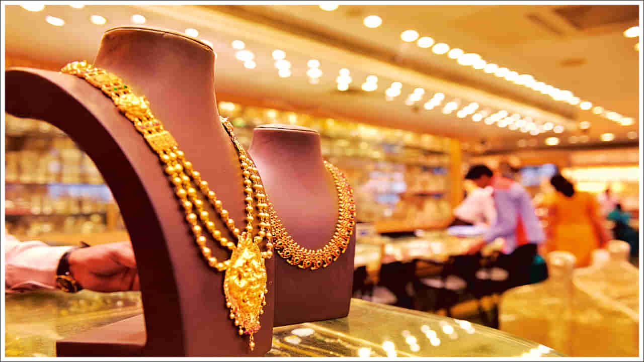 Gold Price Today: రికార్డ్ సృష్టిస్తున్న బంగారం ధరలు.. తులం ధర ఎంతో తెలిస్తే షాకవుతారు!