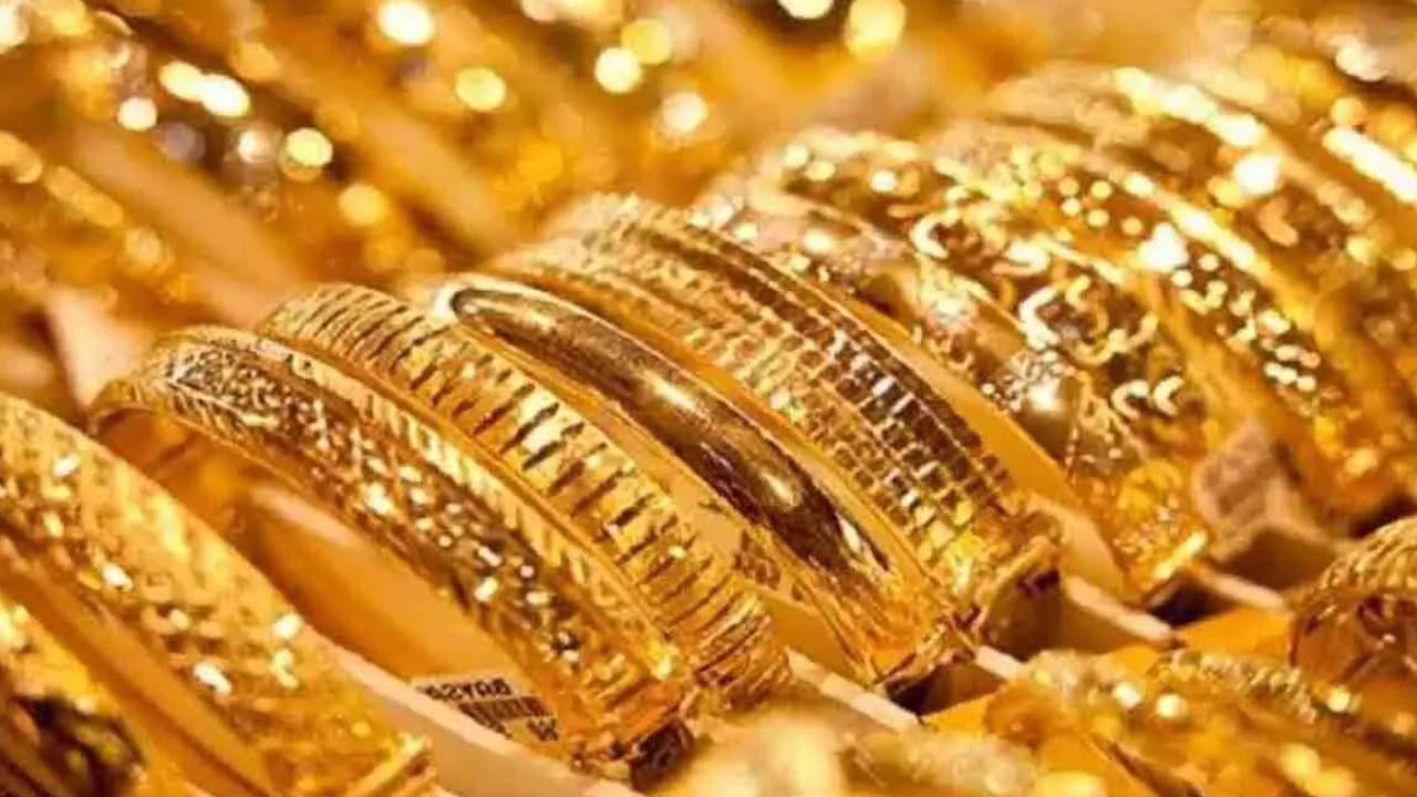 జూన్ 20, 2025 శుక్రవారం (నిన్న)24 క్యారెట్ల 10 గ్రాముల బంగారం ధర రూ.100,480గా ఉండగా,నేడు రూ.10 తగ్గడంతో గోల్డ్ రేట్ రూ.100,470గా ఉంది. అలాగే 22 క్యారెట్ల 10 గ్రాముల బంగారం ధర నిన్న రూ.92,100గా ఉండగా, నేడు రూ.10 తగ్గడంతో గోల్డ్ రేట్ రూ.92,090గా ఉంది.