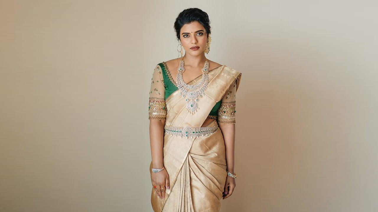 తిరుపతిలోని శ్రీ విద్యానికేతన్ ఇంటర్నేషనల్ స్కూల్‌లో, చెన్నైలోని హోలీ ఏంజెల్స్ ఆంగ్లో ఇండియన్ హయ్యర్ సెకండరీ స్కూల్‌లో చదివింది.తమిళనాడులో చెన్నైలోని ఇతిరాజ్ కాలేజ్ ఫర్ ఉమెన్‌ నుంచి బి.కామ్ లో డిగ్రీ పట్ట పొందింది ఈ వయ్యారి భామ.