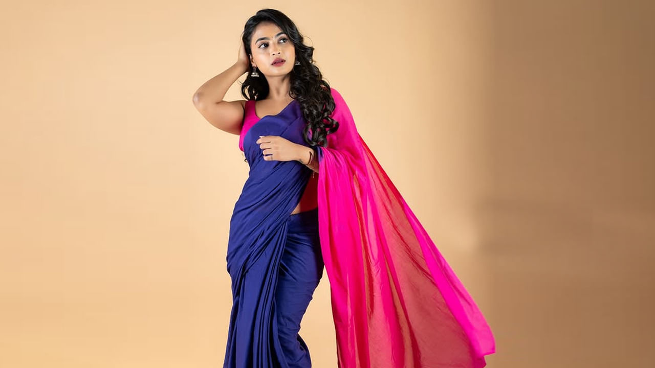 ఈ పాపులారిటీతో దేత్తడి హారిక  స్టార్ మా ప్రసారం అయినా బిగ్గెస్ట్ రియాలిటీ షో బిగ్ బాస్ సీజన్ 4లో ఒక కంటెస్టెంట్‎గా సెలెక్ట్ అయింది ఈ వయ్యారి భామ. హౌజ్‌‎లో తనదైన అల్లరి పనులతో టాప్‌ 5లో నిలిచి అందరి దృష్టిని ఆకర్షించింది. 