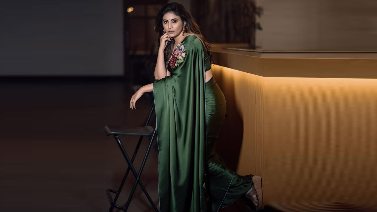 చదువు పూర్తయిన తర్వాత షార్ట్ ఫిల్మ్‌లలో నటించడం ప్రారంభించింది. అదే ఆమె సినీ రంగ ప్రవేశానికి మార్గం వేసింది. తన తల్లితండ్రులు నటులు కావాలనుకొని ఆమె ద్వారా వారు తమ కలలను సాకారం చేసుకున్నారని అంజలి ఓసారి తెలిపింది.