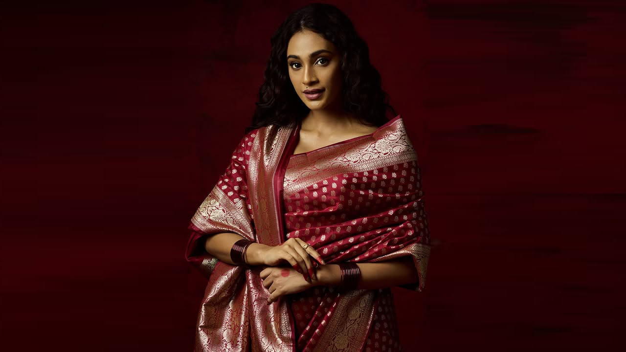 తిరుచిరాపల్లిలోని మాంట్‌ఫోర్ట్ స్కూల్‌లో చదివింది. సీనియర్ సెకండరీ విద్యను R. S. కృష్ణన్ హయ్యర్ సెకండరీ స్కూల్ లో పూర్తి చేసింది. ప్రస్తుతం తమిళనాడు రాజధాని చెన్నైలోని లయోలా కాలేజీలో ఫ్రెంచ్ సాహిత్యంలో BA డిగ్రీని అభ్యసిస్తుంది ఈ భామ.