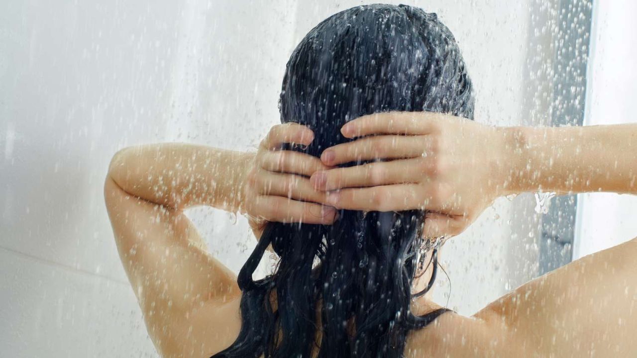 తల స్నానం చేసిన వెంటనే వీటిని అస్సలు తినొద్దు..! ఎందుకో తెలుసా..?