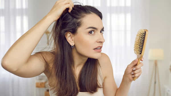 Thick Hair: జుట్టును ఎక్కువగా దువ్వుతున్నారా.. దీని వల్ల ఎన్ని ప్రయోజనాలో..