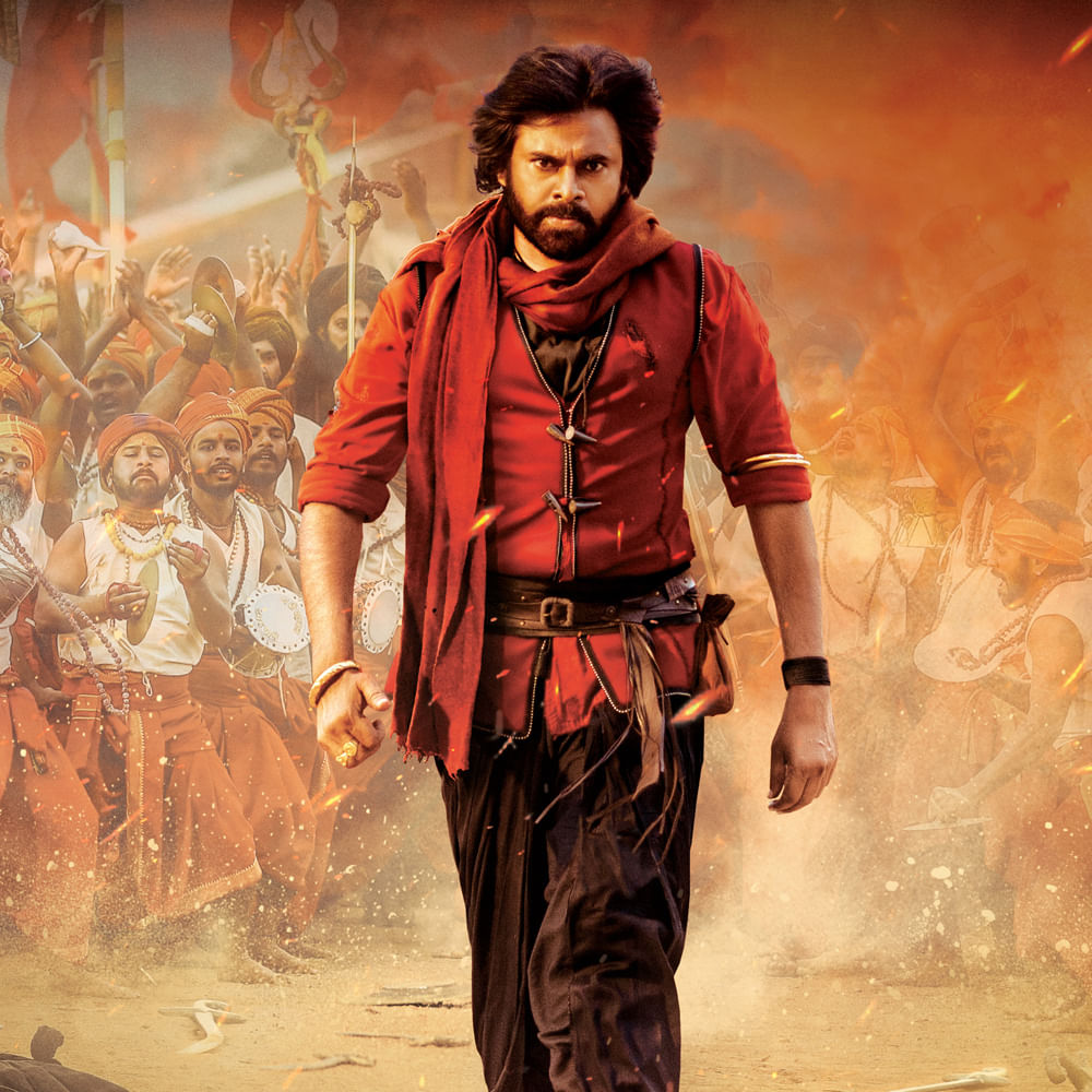 అలాగే పవన్ కళ్యాణ్ హరిహర వీరమల్లు సినిమా 16వ శతాబ్ధపు కథతో వస్తుంది. నాటి ఔరంగాజేబు పాత్ర కూడా ఇందులో ఉంది. కోహినూర్ వజ్రం చుట్టూ ఈ కథ సాగుతుంది. ఒరిజినల్ క్యారెక్టర్స్ చుట్టూ అల్లుకున్న ఫిక్షనల్ కథ వీరమల్లు. త్వరలోనే ఈ సినిమా విడుదల కానుంది.