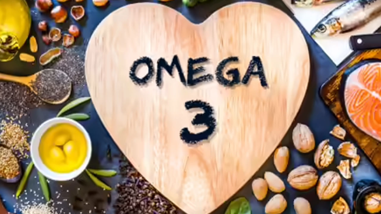 
ఒమేగా-3 కొవ్వు ఆమ్లాలు : మెదడు పనితీరు, గుండె ఆరోగ్యం, వాపు నివారణకు ఒమేగా-3లు చాలా అవసరం. కొవ్వు చేపలు (సాల్మన్, సార్డిన్లు), అవిసె గింజలు , వాల్‌నట్‌లు వంటి ఆహారాలను జోడించడం లేదా అద్భుతమైన ఒమేగా-3 సప్లిమెంట్ తీసుకోవడం వల్ల దీర్ఘకాలిక వ్యాధులను నివారించవచ్చు. అంతేకాదు అకాల వృద్ధాప్యం దరి చేరకుండా సహాయపడుతుంది. ఇది దీర్ఘకాలిక ప్రతిఫలం ఇచ్చే మంచి ఆహార అలవాట్లలో ఒకటి.
