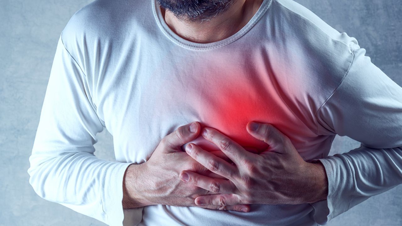 Heart Health: ఈ ఆహారాలు గుండెకు ముప్పు.. ఎంత ఇష్టమైనా సరే వీటిని తినకండి..! Heart Health: ఈ ఆహారాలు గుండెకు ముప్పు.. ఎంత ఇష్టమైనా సరే వీటిని తినకండి..!