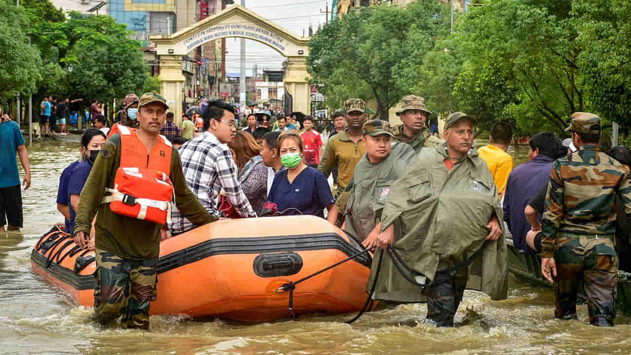 మణిపూర్లో భారీ వరదలు.. 10వేల ఇళ్లకు పైగా ధ్వంసం..ఆ దృశ్యాలు చూస్తే...