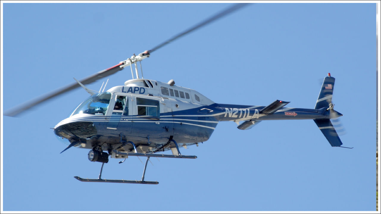 కొత్త లైసెన్స్‌తో విమానాలు నడపడం ప్రారంభించే పైలట్‌లకు నెలకు రూ.40,000 నుండి రూ.75,000 వరకు ప్రారంభ జీతం ఉంటుంది. ప్రైవేట్ కంపెనీలలో ఇది కొంచెం ఎక్కువగా ఉండవచ్చు. ప్రభుత్వ సేవలు లేదా రాష్ట్ర పర్యాటక విమానాలలో ఇది కొంచెం తక్కువగా ఉండవచ్చు.