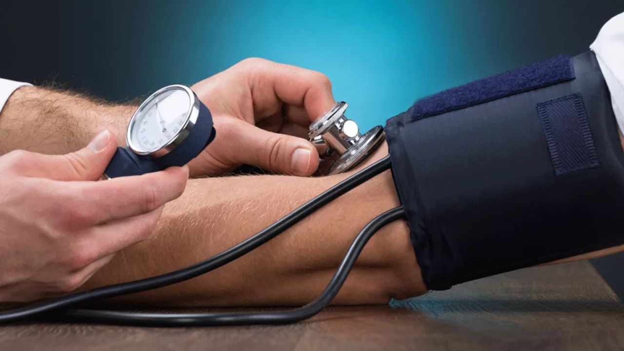 వాకింగ్ వల్ల హై బీపీ తగ్గుతుందా..? నిపుణులు ఏం చెబుతున్నారు..?