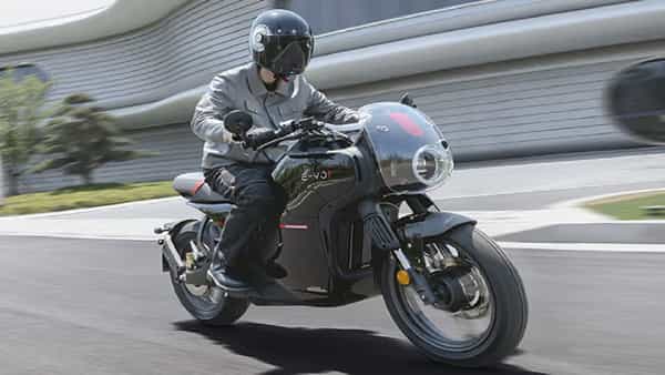 EV Bike: కిర్రాక్ లుక్తో హోండా ఈవీ బైక్.. మైలేజ్ ఎంత వస్తుందో తెలిస్తే షాక్..!