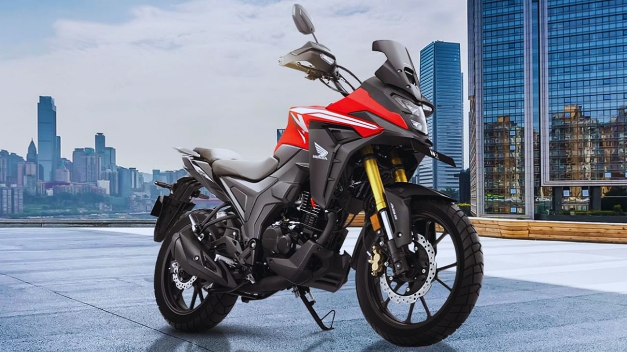 హెూండా ఎన్ఎక్స్ 200 బైక్ రూ. 1.69 లక్షల ధరతో అందుబాటులో ఉంటుంది. ఈ బైక్‌లో పాత ఎల్‌సీడీ సెటప్ స్థానంలో 4.2 అంగుళాల ఫుల్ కలర్ ఇన్స్ట్రుమెంట్ క్లస్టర్‌తో ఆకట్టుకునేలా డిజైన్ చేశారు. హెూండా రోడిసింక్ యాప్ ద్వారా బ్లూటూత్ కనెక్టివిటీని అనుమతిస్తుంది. అలాగే కాల్/ఎస్ఎంఎస్ అలెర్ట్స్, సంగీత కంట్రోల్, ఫోన్ బ్యాటరీ స్టేటస్‌ను కూడా చూపుతుంది. అయితే టర్న్- బై-టర్న్ నావిగేషన్‌తో పాటు 184.4 సీసీ ఎస్ఐ ఇంజిన్‌తో ఆకట్టుకుంటుంది. 