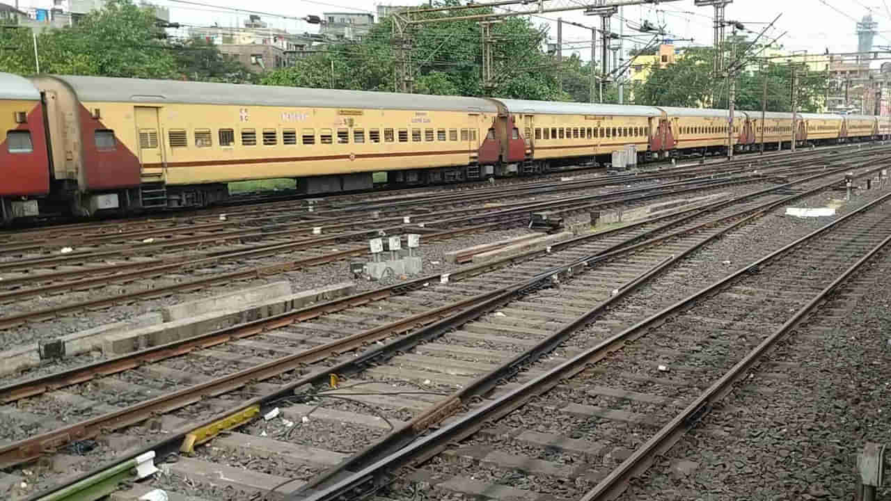 Indian Railways: దేశంలో అతిపెద్ద రైల్వేస్టేషన్ ఇదే.. ఎన్ని ప్లాట్‌ఫామ్‌లో తెలిస్తే ఆగమే..!