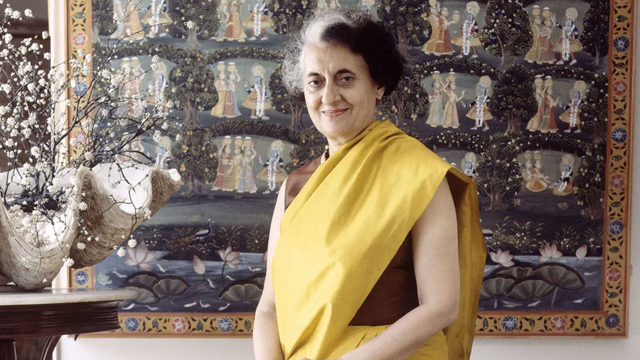 నెహ్రు కుమార్తె, భారతదేశ తొలి మహిళా ప్రధానిగా పని చేసిన ఇందిరా గాంధీ కూడా ప్రయాగ్‌రాజ్‌లోనే జన్మించారు. 15 సంవత్సరాల 350 రోజుల పదవీకాలంతో, ఆమె తండ్రి తర్వాత అత్యధిక కాలం భారత ప్రధానమంత్రిగా పనిచేసిన రెండవ వ్యక్తిగా నిలిచారు. 1966 నుండి 1977 వరకు, మళ్ళీ 1980 నుండి 1984లో ఆమె హత్యకు గురయ్యే వరకు.