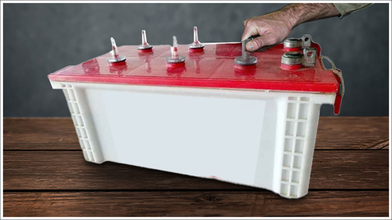 తక్కువ నీటి స్థాయి: మీ బ్యాటరీ వాటర్‌తో నడుస్తుంటే అది సరిపోతుందా అని నిర్ధారించుకోవడానికి బ్యాటరీ వాటర్‌ స్థాయిని క్రమం తప్పకుండా తనిఖీ చేయండి. నీటి స్థాయి తక్కువగా ఉంటే, బ్యాటరీ ప్లేట్లు బహిర్గతం కావచ్చు, దీని వలన బ్యాటరీ లోపల వేడి పెరిగి పేలుడు ప్రమాదం ఏర్పడుతుంది.