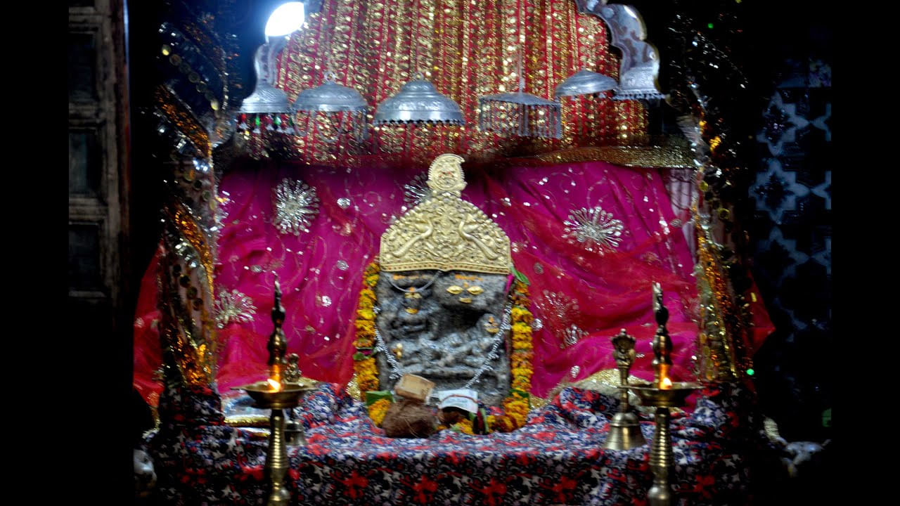 జలదేవి ఆలయం: ఇది ఆలయం రాజస్థాన్‌లోని టోంక్‌లోని తోడరైసింగ్ నగరానికి సమీపంలో ఉన్న బావాడి గ్రామంలో ఉంది. ఈ ఆలయం జల్‎దేవికి అంకితం చేయబడిన 250 సంవత్సరాల పురాతనమైనదిగా చెబుతారు. జల్‎దేవి విగ్రహం ఆలయంలో పెట్టడానికి ముందు సమీపంలోని బావిలో ఉండేదని స్థానికుల నమ్మకం. చైత్ర పూర్ణిమ సందర్భంగా, ఆలయంలో మూడు రోజుల పాటు జాతర జరుగుతుంది. ఇది ఈ ప్రదేశం ప్రత్యేక ఆకర్షణ.