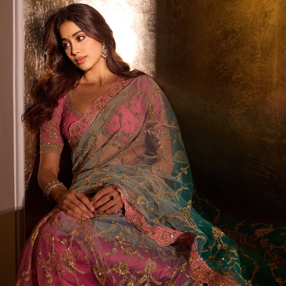 ఇటీవలే యంగ్ టైగర్ ఎన్టీఆర్ సరసన దేవర సినిమాతో తెలుగు తెరకు పరిచయమైంది. ఈ మూవీ బ్లాక్ బస్టర్ హిట్ కావడంతోపాటు తనదైన నటనతో తెలుగు వారి హృదయాలు గెలుచుకుంది. ప్రస్తుతం గ్లోబల్ స్టార్ రామ్ చరణ్ సరసన పెద్ది చిత్రంలో నటిస్తుంది. అలాగే దేవర 2లోనూ భాగం కానుంది.