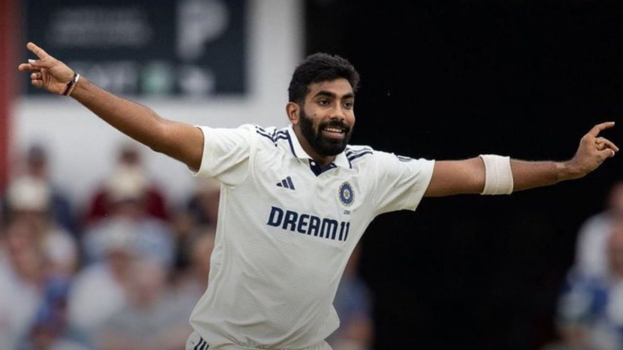 లీడ్స్‌లోని హెడింగ్లీ స్టేడియంలో ఇంగ్లాండ్‌తో జరిగిన తొలి టెస్ట్ మ్యాచ్‌లో జస్ప్రీత్ బుమ్రా సూపర్‌ బౌలింగ్‌తో అదరగొట్టాడు. మొదట బ్యాటింగ్ చేసిన టీమిండియాకు మంచి స్కోర్‌ లభించింది. యశస్వి జైస్వాల్ (101), శుభ్‌మాన్ గిల్ (147), రిషబ్ పంత్ (134) సెంచరీలతో చెలరేగడంతో తొలి ఇన్నింగ్స్‌లో భారత్‌ 471 పరుగులు చేసి ఆలౌట్‌ అయింది. 