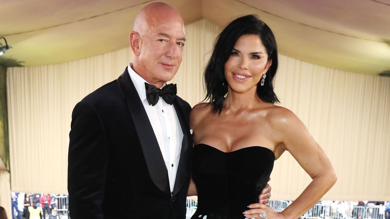 జెఫ్‌ బెజోస్‌, లారెన్‌లు గత ఏడేళ్లుగా డేటింగ్‌లో ఉన్నట్టు తెలుస్తోంది. అయితే 2023లో బెజోస్‌, లారెన్‌ నిశ్చితార్థం జరిగినట్టు అప్పుడు కొన్ని వార్తలు వచ్చాయి.. ఎంగేజ్‌మెంట్‌ సందర్భంగా బెజోస్‌ తన ప్రియురాలికి  2.5 మిలియన్‌ డాలర్ల విలువైన డైమండ్‌ రింగ్‌ను గిఫ్ట్‌గా ఇచ్చినట్టు ప్రచారం జరిగింది. అయితే లారెన్‌ గతంలో జర్నలిస్ట్‌గా పని చేశారు. 
